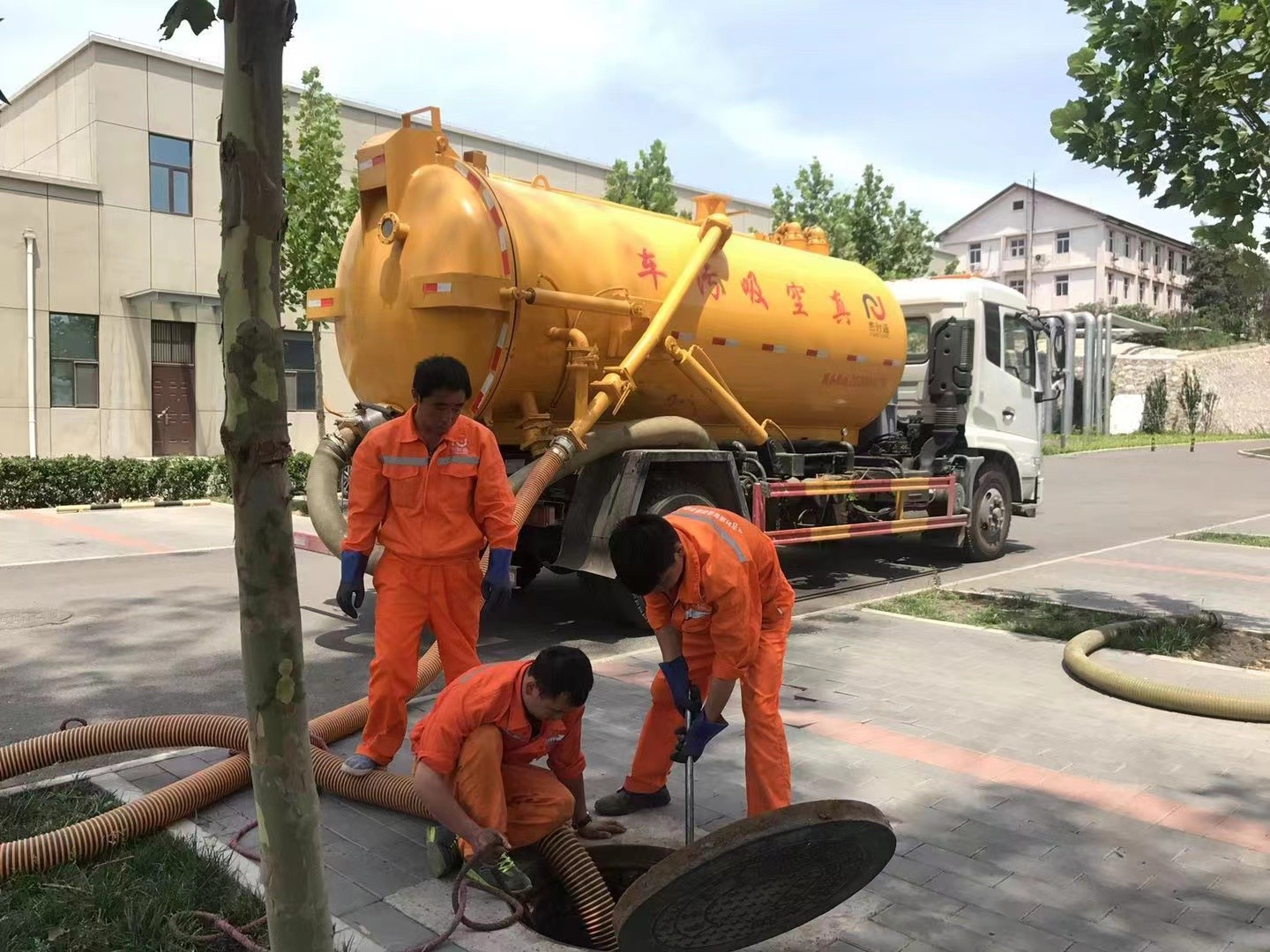 鹤庆化粪池清理与5-8吨吸粪车施工效率分析